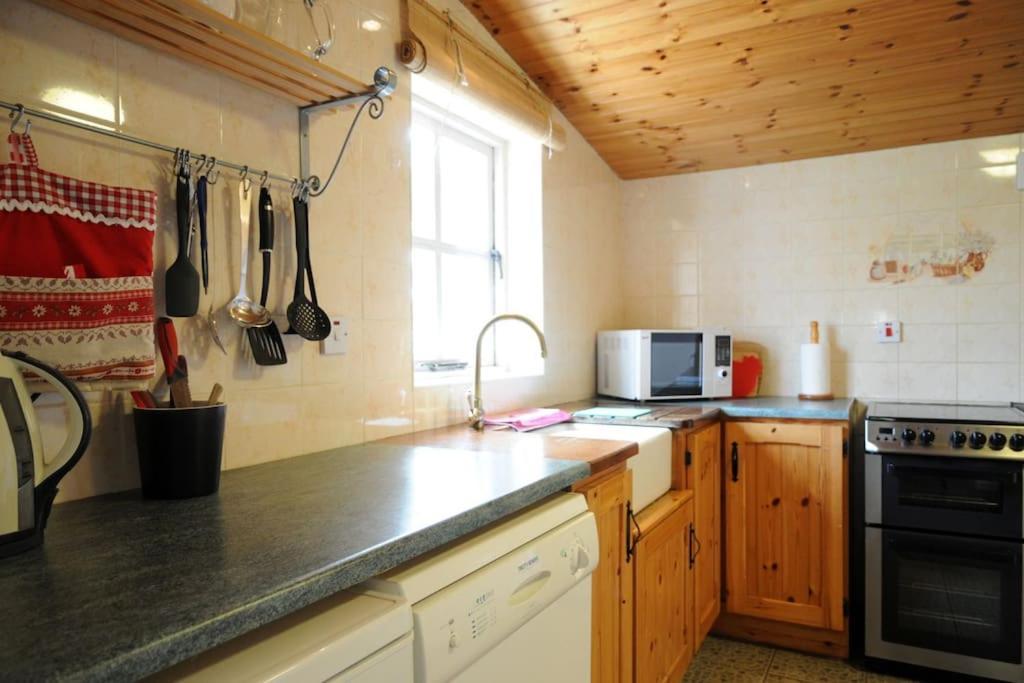 Cottage Skelligs Coast, Ring Of Kerry Кэрсивин Экстерьер фото